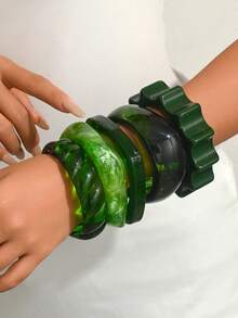 1pc Vintage Versatile Asymmetrical Green Tie Dye Resin Bracelet, Exaggerated Personalized Autumn/Winter Creative Tie Dye Geometric Resin Bracelet, Lightweight Luxurious Accessory Suitable For Women's Daily, Vacation, Party Wear (Tie Dye Pattern Random) - Green - View 3