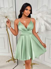 AIJ Amarilo 性感缎面吊带连衣裙 - 褶皱设计，约会和外出完美之选 - 豆綠色 - 查看 3