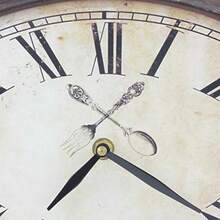 MX   Stonebriar Rustic Farmhouse Oval Metal Wall Clock with Red Rust Finish Shabby Chic and DIY Home Decor Accents for the Kitchen Living Room and Bedroom Battery Operated - óxido - Ver 3