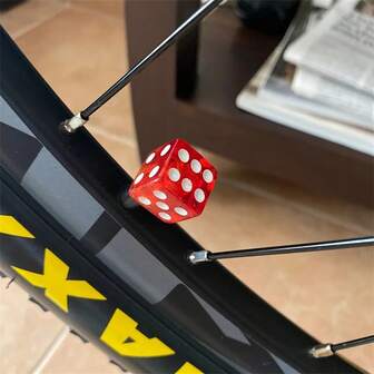 4 piezas de tapas de válvula de neumático con forma de dados de plástico, cubiertas a prueba de polvo para bicicleta, automóvil, motocicleta