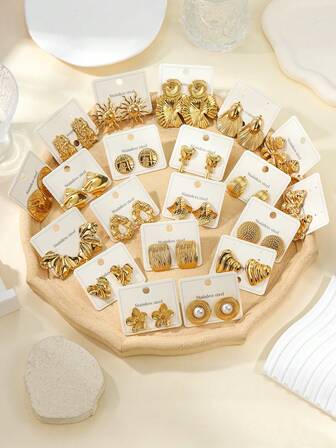 1/2/4/6对装不锈钢镀18K金夸张不对称造型耳环套装，包含花朵、心形、圆形、方形等多种款式，附赠卡片，适合女性日常佩戴或作为礼物。