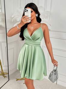 AIJ Amarilo 性感缎面吊带连衣裙 - 褶皱设计，约会和外出完美之选 - 豆綠色 - 查看 1