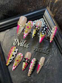 Bộ 10 móng giả nhọn kiểu Stiletto, màu đỏ hồng mắt mèo & trắng, kiểu Pháp trắng & đỏ hồng, nhuộm tie-dye đen, phụ kiện móng 3D hình nơ & ngôi sao & bi thép, đá quý lấp lánh nhiều màu sắc, họa tiết hình học chấm bi vẽ tay, bộ móng nghệ thuật phong cách Y2K, phù hợp cho sử dụng hàng ngày, các buổi tụ họp, tiệc tùng & các dịp lễ, năm mới và ngày Valentine, là món quà tuyệt vời dành cho phụ nữ và các cô gái, kèm theo 1 miếng mút gel và 1 dũa móng. - Màu Hồng Tươi - Xem 3