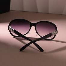 1 Pair Oval Retro Fashion Sunglasses, Unisex Vintage Round Minimalist Casual Sunglasses - Black - View 5