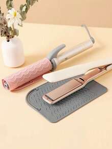 Hairdressing Tool Mat, Universal Size, Suitable For Straightener And Curling Iron, Heat-Resistant Mat, Convenient For Storage And Travel. Thisressing Tool Mat Is Made Of Heat-Resistant Silicone Material, Which Has An Insulation Function,Makeup Bag,Travel Essential - Multicolor - View 6