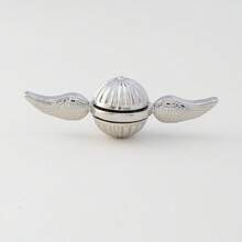 مجموعة من قطعتين، سنيتش هاري عالي الجودة، دوار كيوبيد، دوار أجنحة الملاك، دوار سنيتش الذهبي، أجنحة سنيتش دوارة، دوار للتخفيف من القلق، هدية زفاف، هدية للحبيبة، هدية عيد، هدية عيد الميلاد، ديكور المكتب