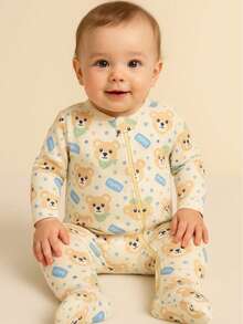 Macacão de Zíper Super Macio, Estampa Urso Puppi, fundo creme. Tamanho RN tem pezinho reversível, o vira-pé. Os demais tamanhos são punhos  nos pezinhos. O Enxoval do bebê pede roupas de algodão, respiráveis e que absorvem o suor, oferecendo conforto térmico ao  bebê. Outra predicado dessa peça é a facilidade para mamãe trocar o bebê, principalmente as trocas noturnas, devido ao zíper. Seu filho merece todo esse charme e conforto.