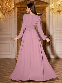 Đầm phù dâu dài màu đỏ hồng thanh lịch, dáng ôm, chất liệu chiffon, thiết kế bèo nhún ở phần ngực, cổ tròn, tay dài phồng, tay áo không có lớp lót. - Màu hồng gỉ - Xem 3