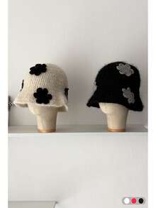 Cappello a secchiello lavorato a maglia con applicazione floreale vintage per donna, nuovo cappello beanie lavorato a maglia caldo e versatile per autunno/inverno, con decorazione floreale realizzata a mano all'uncinetto, adatto a taglie petite - Cappello lavorato a maglia floreale color-block - Visualizzare 2