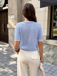 2026春夏新款女式清新蓝白条纹宽松短袖针织上衣，简约优雅，轻松休闲，舒适又不失女性魅力，百搭休闲，周末逛街的完美之选。 - 藍白色 - 查看 5
