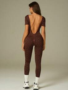 UONNOU 1 Piece, Women's Sportswear, Bodysuit/Shapewear. One-Piece Garment, Sportswear, Shapewear, Tight-Fitting Clothing, Casual Wear, Loungewear, Sexy Backless Design, Back Enhancement, Wide Round Neck Short Sleeves, Peach-Shaped Buttock Lifting, Waist Slimming And Tummy Control, Leg Shaping And Slimming, Sports Tight-Fitting Bodysuit, Brown Leopard Print, Seamless Knitted Soft Fabric, Suitable For Sports And Outdoor Activities, Yoga, Light Exercise, Gym, Running, Casual Daily Wear, Commuting, Parties, Festivals, Etc. Fashionable Sports And Outdoor Set, All-Season, Spring/Summer Style. - Nhiều màu - Xem 8