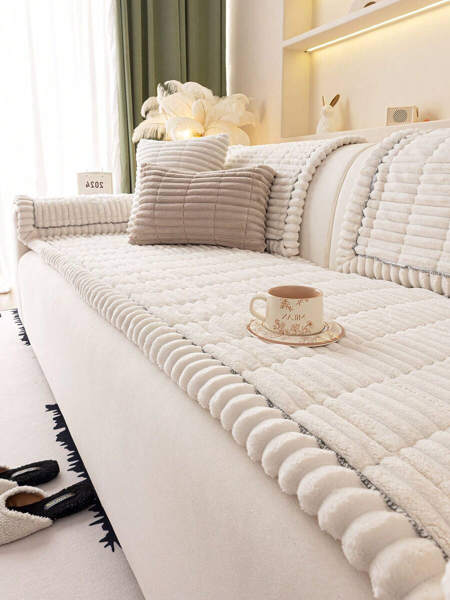 条纹法兰绒沙发垫，绗缝高克重沙发靠垫，100% 涤纶 - 耐用、亲肤、透气、宠物友好、可机洗防滑沙发套，适用于 1/2/3/4 座沙发和组合沙发 - 米色 - 查看 1