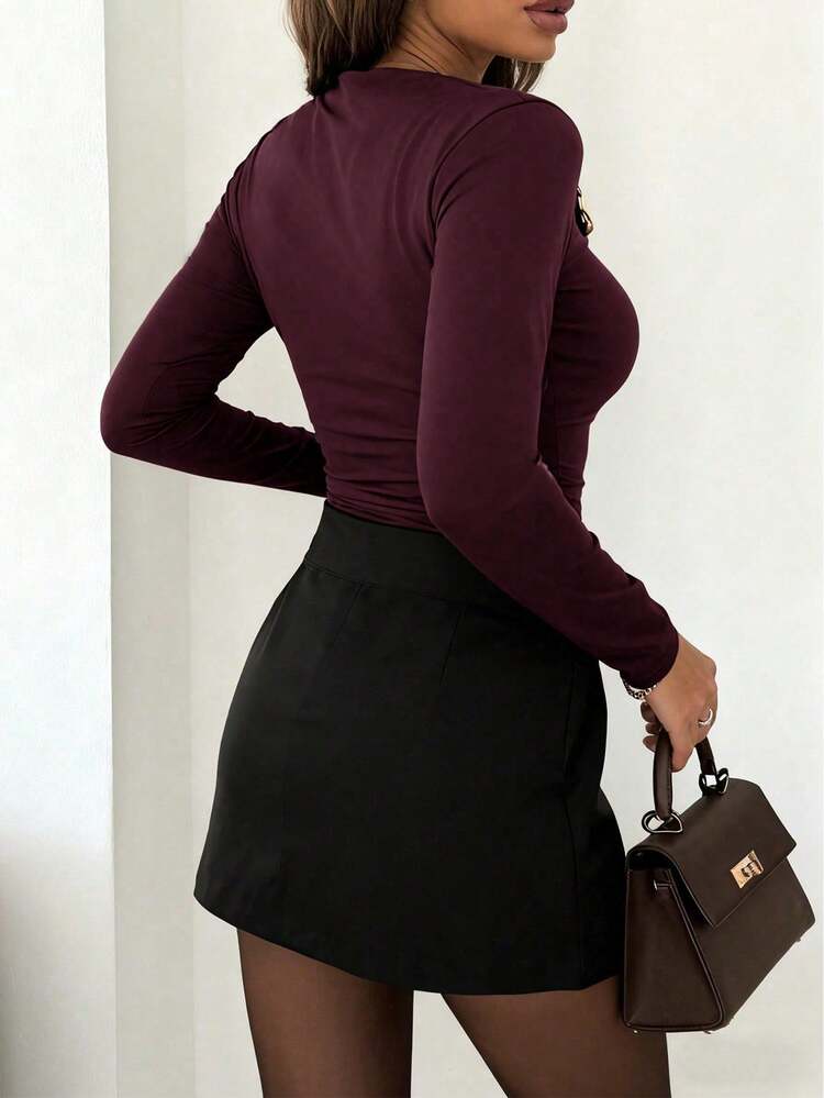 女士性感、优雅、简约魅力日常穿搭，适合聚会、约会、派对等场合。采用弹力舒适的针织面料制成。特色二合一设计，胸前褶皱，圆环扭结，不对称荷叶边下摆，镂空交叉肩带。适合晚宴、假日、学校、办公室、居家、生日、单身派对、音乐会、旅行、机场、下午茶等场合。 - 酒紅色 - 查看 3