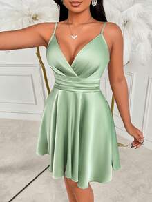 AIJ Amarilo 性感缎面吊带连衣裙 - 褶皱设计，约会和外出完美之选 - 豆綠色 - 查看 5