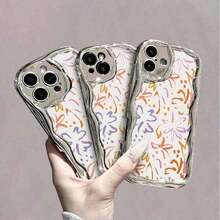 Funda resistente a golpes con textura de flor pintada y borde ondulado con baño electrolítico de color crema suitable - Plateado - Ver 4