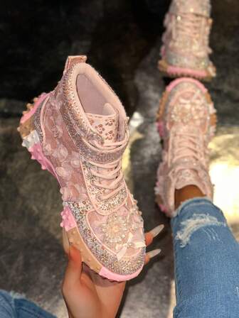 Zapatillas deportivas de alta con decoración de lentejuelas glamorosas - Zapatos casuales con brillo blanco y dorado, suela de goma gruesa, diseño de cordones, parte superior de tela cómoda, adecuado para uso durante todo el año, calzado para todas las estaciones | Zapatillas brillantes | Plantilla sintética