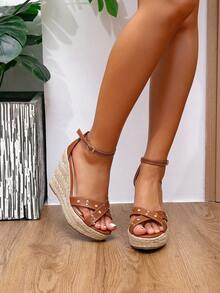 Sandal Platform & Wedges Wanita, Model Terbaru 2026, Sandal Kasual Modis dengan Tali Silang, Paku Keling, dan Sol Tebal dari Jute. - Coklat - View 5