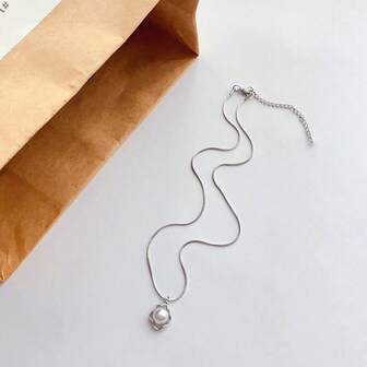 1 pieza Collar de clavícula con cadena de serpiente que no se desvanece, diseño de concha de acero inoxidable minimalista y moderno con colgante de perlas falsas, ideal para uso diario de mujeres