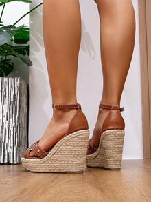 Sandal Platform & Wedges Wanita, Model Terbaru 2026, Sandal Kasual Modis dengan Tali Silang, Paku Keling, dan Sol Tebal dari Jute. - Coklat - View 4