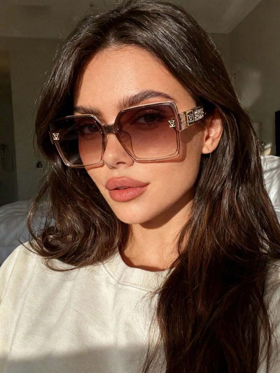 1 副欧美轻质奢华方形镜框时尚眼镜，高端气质，百搭女性街头服饰