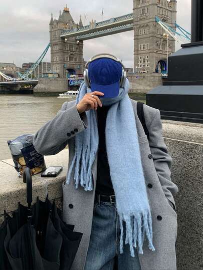 1条加大码纯色围巾，柔软保暖，女士冬季围巾