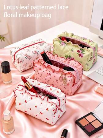 1个花卉旅行洗漱包，新款ins风清新森林樱花绗缝化妆包，莲花边设计，大容量，可装护肤品，方便携带，适合旅行、度假，也是送给女朋友、同事、朋友的礼物，适合生日、情人节等场合。