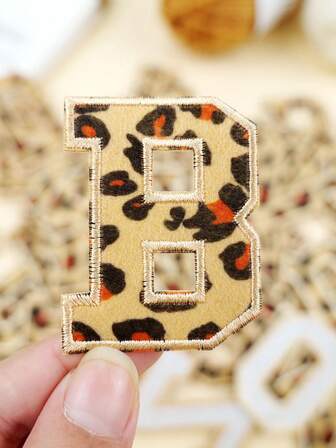 Parches de tela con patrón de letras del alfabeto inglés A-Z, parches de tela con estampado de leopardo para planchar, coser, aplicar en mochilas, vaqueros, chaquetas, manualidades DIY, adecuados para ropa, zapatos, sombreros, bolsos, etc.