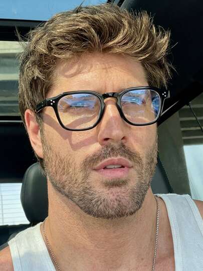 1 par de gafas sin receta de hombre con marco cuadrado de PC negro, simples y personalizadas con remaches, de estilo retro