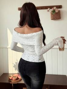 Áo EARO Chic nữ màu trắng ren trễ vai, tay dài xòe xếp nếp ôm sát, kiểu dáng thường ngày, thích hợp đi làm, hẹn hò, dễ thương. - trắng - Xem 3