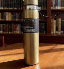 Termo 1000 ml acero inoxidable térmico botella para agua y bebidas, accesorio resistente y duradero, mantiene líquidos fríos o calientes por largo tiempo, diseño práctico para gimnasio, trabajo, viajes y uso diario, libre de BPA, tapa segura y fácil de transportar, producto eficiente y saludable - Dorado - Ver 6