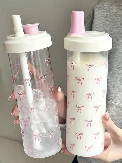 Denna minimalistiska rosa vattenflaska med stor kapacitet, 700 ml och rosettdesign, liknar en bubbeltekopp och är perfekt för tjejer och studenter som resevattenflaska eller bärbar vattenkolva. Den är även lämplig för utomhusaktiviteter och fitness. Denna hållbara vattenflaska är ett perfekt val för daglig vätskeintag eller användning på gymmet, i köket eller andra platser. Den är också ett måste för skolstartssäsongen.