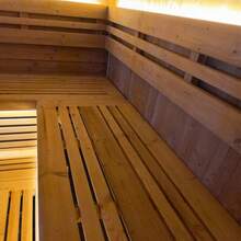 Sauna exterior de abeto carbonizado de lujo con pared de vidrio panorámica| Retiro de Bienestar en el Patio Trasero - Vapor húmedo - Ver 5