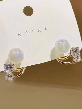 鑲嵌鑽石和仿珍珠裝飾的耳環夾