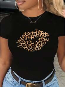 Camiseta de cuello redondo con estampado de labios de leopardo para mujer - Manga corta casual, ajuste relajado, esencial para verano y primavera, negro con diseño audaz de leopardo,perfecta para ropa casual, camiseta con estampado de leopardo - Negro - Ver 1