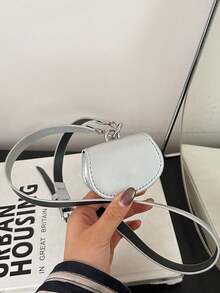 这款时尚迷你纯色PU腰包采用按扣设计，外观独特高端。它配有可调节肩带、零钱包和口红袋，非常适合购物、日常穿着和旅行。这款腰包散发着时尚艺术气息，有多种颜色可选，是任何场合的必备时尚单品。 - 迷你腰包 - 查看 10