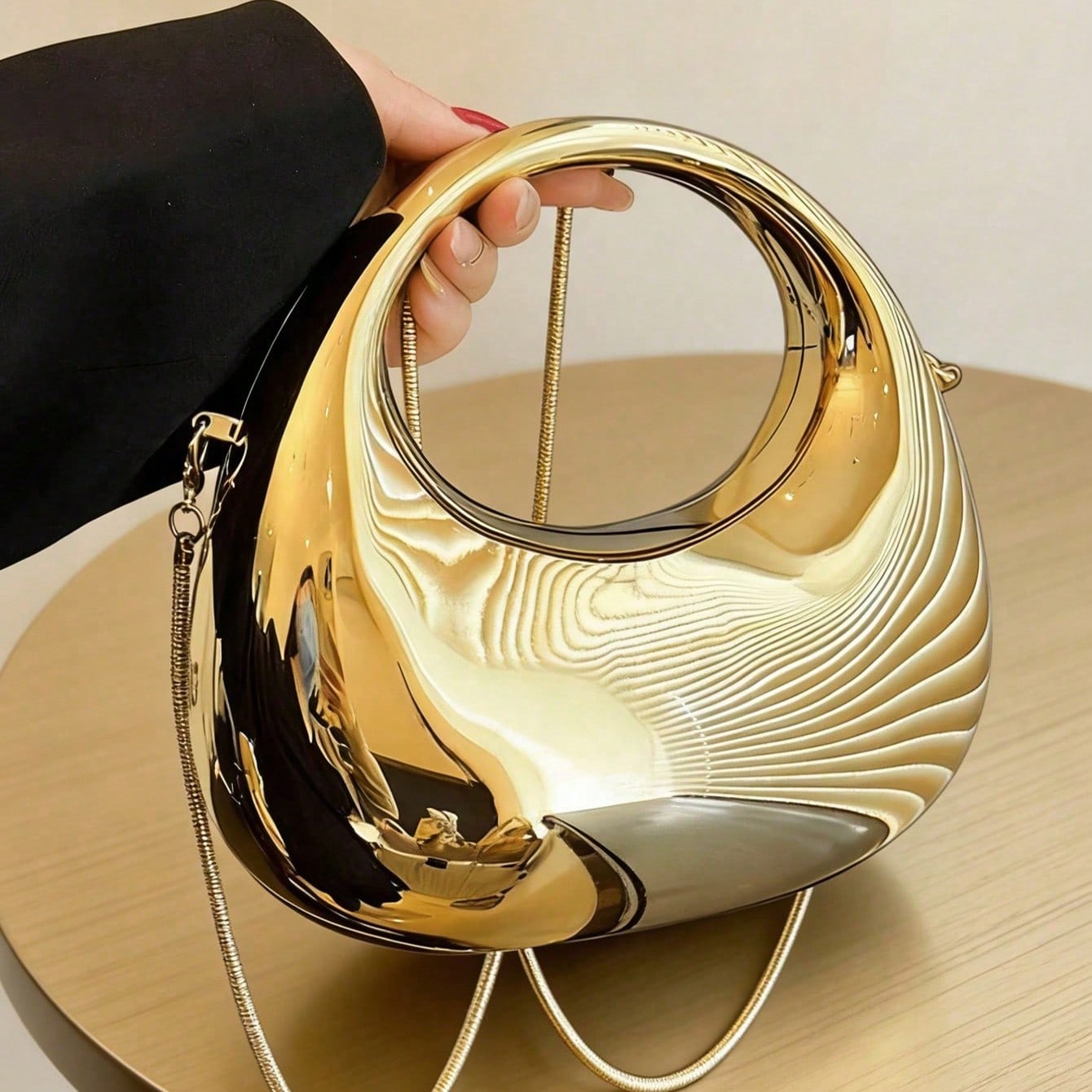 [US-Based Shipping]Golden Acrylic Shoulder Chain Evening Clutch, Party Evening Handbag. Elegantly Pairs With Holiday Party Dresses, Evening Gowns, And Sequin Skirts. Perfect For Parties, Weddings, Proms, Dinners/Banquets, And Other Occasions. An Elegant P