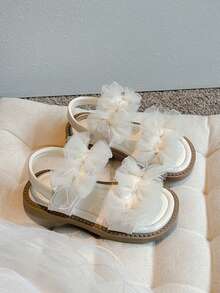 1双粉色薄纱蝴蝶结儿童平底凉鞋，防滑耐穿，低帮系带设计，梦幻公主风，适合幼儿园周末郊游。 - 白色 - 查看 3