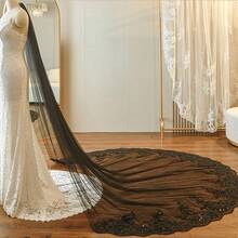 Véu de noiva longo com acabamento em renda, branco, com cauda longa bordada em renda, acessório de cabelo para noiva, decoração de véu em preto e branco, ideal para casamentos e vestidos de noiva brancos. - Multicolorido - Ver 4