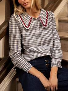 Camisa de primavera con botones, dobladillo plisado y ribete de contraste con estampado a cuadros - Caqui - Ver 4