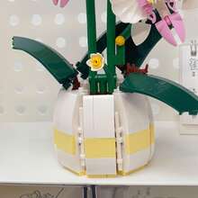 1000+ bucăți blocuri de construcție cu flori Phalaenopsis roz, decor elegant cu blocuri de construcție cu flori Phalaenopsis, set de blocuri de construcție DIY pentru adulți, petale roz cu ghiveci albastru, culori vibrante atrag atenția, afișând farmec și eleganță misterioasă. Îmbinări flexibile ale petalelor, potrivite pentru decorul cu blocuri de construcție DIY la întâlniri, decor pentru casă sau birou, Ziua Îndrăgostiților, Anul Nou, cadouri de ziua de naștere, mici cadouri pentru a-și exprima afecțiunea, alegere excelentă pentru prietenă și mamă. - Multicolor - Vizualizare 11