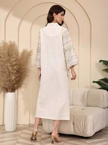 优雅刺绣阿拉伯风格连衣裙，JALABIA 领口拼接刺绣，时尚优雅的2026新款斋月传统服饰 - 白色 - 查看 9