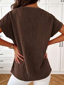 大码女式印花T恤，亚麻V领蝙蝠袖T恤 - 宽松休闲上衣，适合春夏穿着 - 咖啡棕 - 查看 3