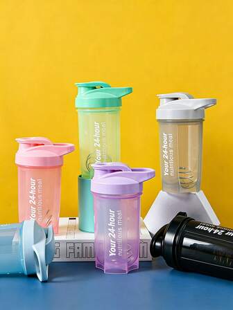 1 st proteinpulvermugg med mixer, sportvattenflaska, läckagesäker bärbar transparent shakerkopp, lämplig för träning, fitness, mixning, bärbar utomhusvattenflaska av plast (svart), julklapp, sportvattenflaska, utomhus-/skolvattenflaska, skolpresent, ogenomskinlig flaskkropp [slumpmässig leverans, liten färgskillnad, slumpmässig förpackning]