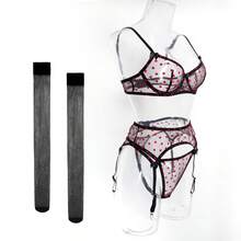 黑色薄纱性感内衣套装，饰有红色爱心和蝴蝶图案，包括胸罩、丁字裤、吊袜带和丝袜，是情人节的理想礼物。 - 黑色 - 查看 10