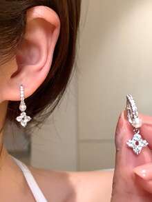 1 Pair Sparkling Four-Leaf Clover Faux Pearl Earrings, Fashionable & Elegant Niche Design, Versatile, High-End, Gift For Holidays