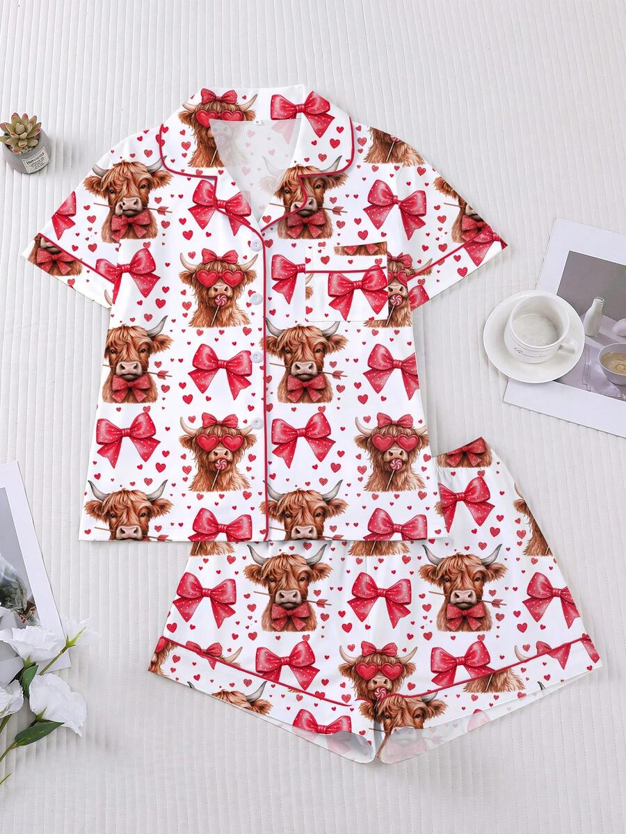 情人节可爱奶牛印花女士睡衣套装（2件套），面料柔软，时尚睡衣，适合派对穿着，短袖衬衫带领和纽扣，弹性短裤，休闲家居服，室内外均可穿着，四季皆宜。 - 彩色 - 查看 1