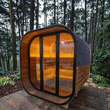 Sauna exterior de abeto carbonizado de lujo con pared de vidrio panorámica| Retiro de Bienestar en el Patio Trasero - Vapor húmedo - Ver 2