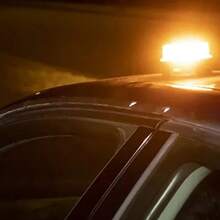 高亮度LED频闪应急灯，汽车应急灯 - 磁吸式防水警示灯，强光闪烁，适用于车辆故障、高速公路和户外救援