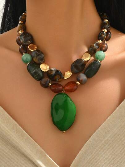 1 pieza Collar de cuentas hecho a mano de resina verde y marrón bohemio elegante y de moda con un gran colgante de resina con un patrón floral de jade falso. Se puede comprar individualmente o apilar como un conjunto, adecuado para que las mujeres lo usen como joyería, ideal para temporadas, playa, vacaciones, fiestas. Los bloques de resina tienen patrones florales únicos, y las marcas de inyección de moldeo son normales.