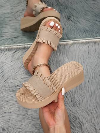 Damsommarsandaler med platå, slip-on-sandaler med tjock sula och rynkade blomdetaljer, strandtofflor för utomhusbruk, brun och kamelbrun